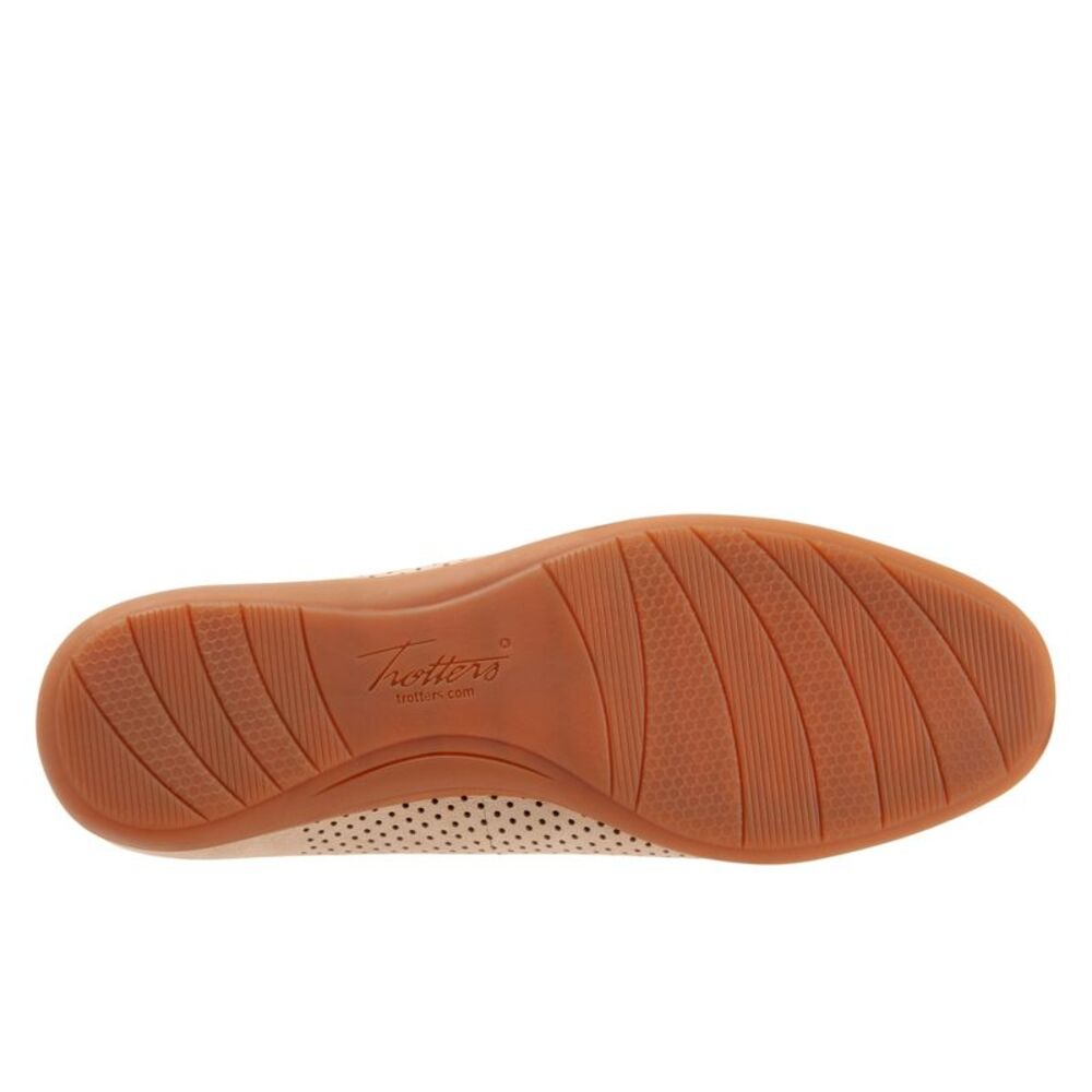 Trotters Womens Darcey Beige Shoes (NWT) - Picture 6 of 7